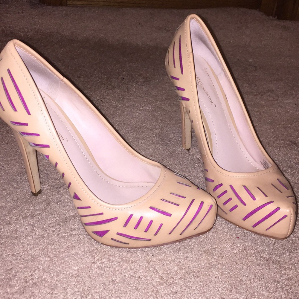 BCBGeneration size 9 nude heels